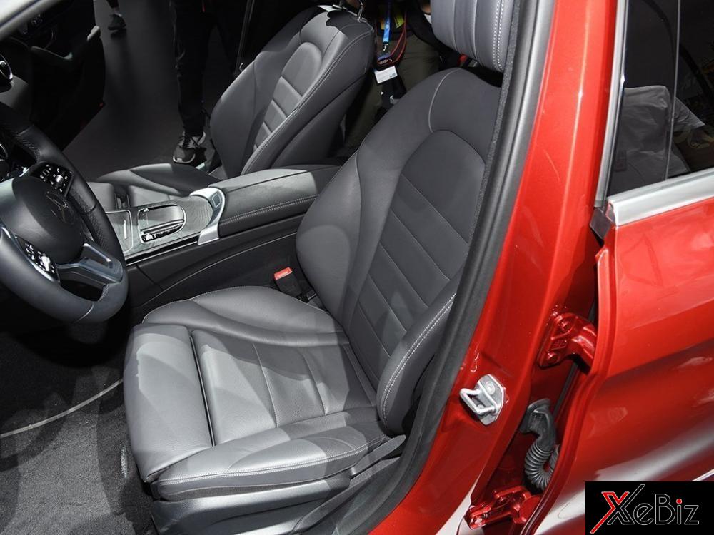 Ghế trước của Mercedes-Benz C-Class L 2018
