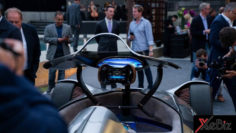 Mercedes-Benz EQ Silver Arrow có tính năng đua xe ảo