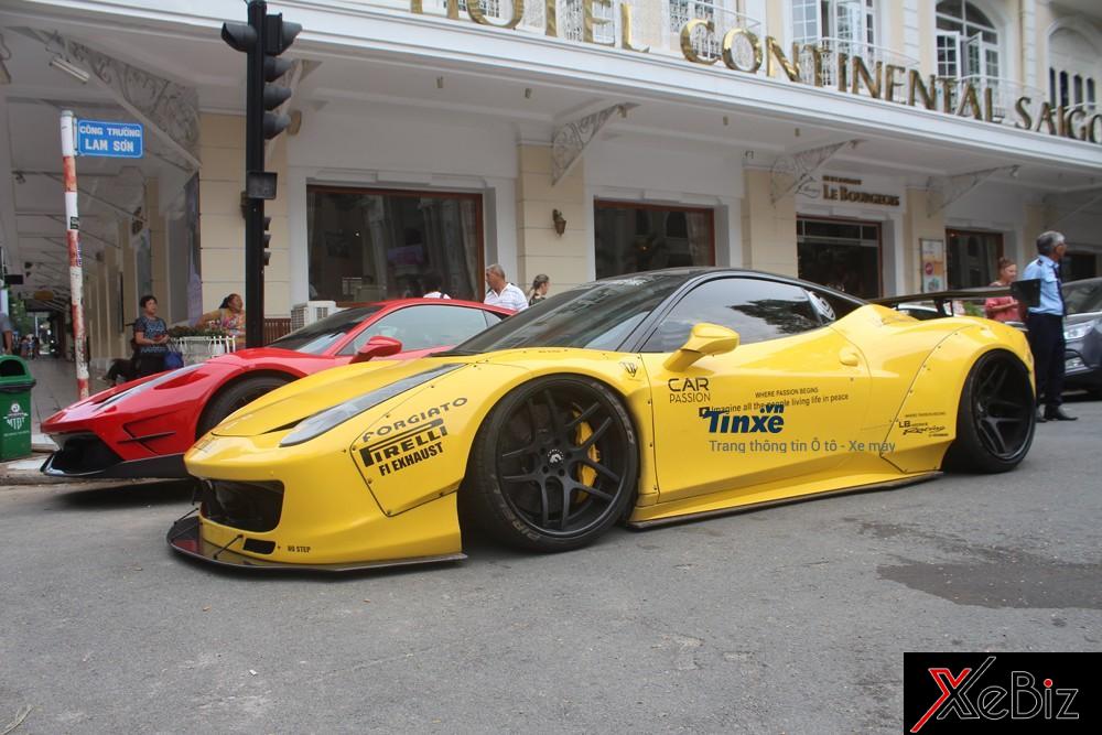 chiếc đầu tiên mang ngoại thất màu vàng và được chủ nhân cho độ gói body kit Liberty Walk