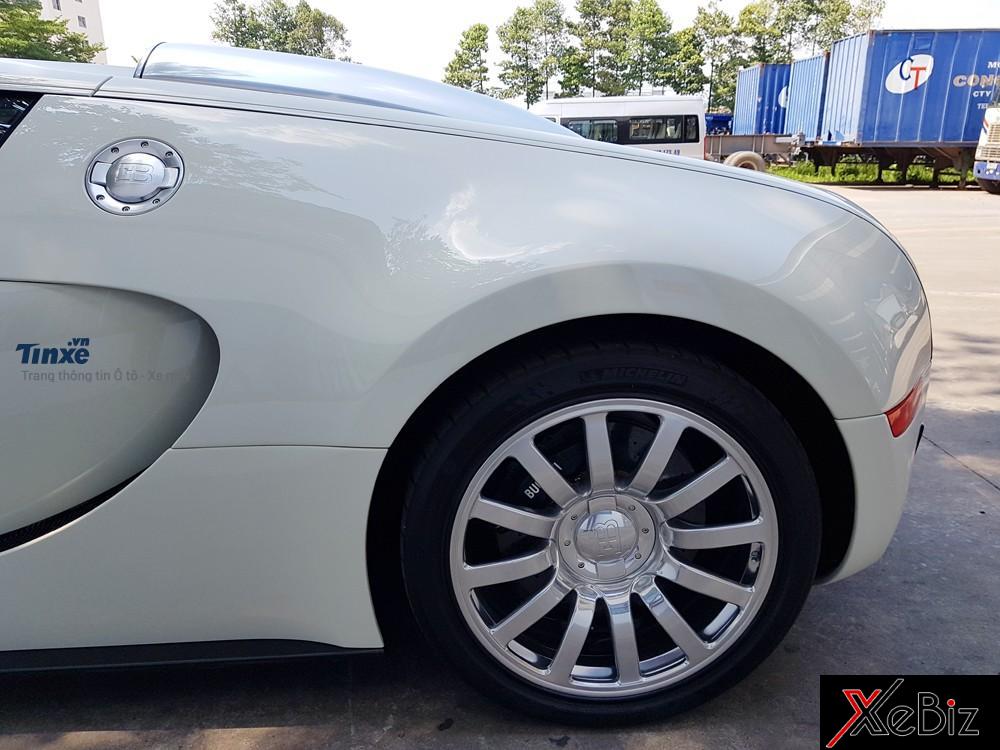 Thay vì tập trung vào những bản nhạc phát ra hệ thống giải trí, Bugatti lại mang đến cho các khách hàng của Veyron sức mạnh và cảm giác lái.