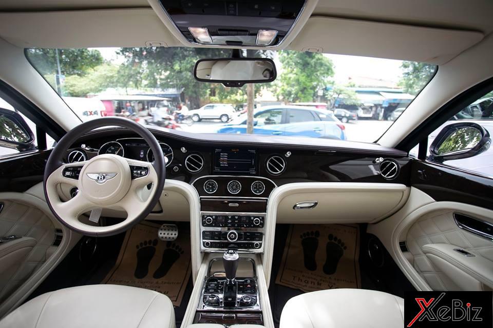 Còn ra còn phải kể đến một số chi tiết da nhuộm màu Damson tông xuyệt tông ngoại thất