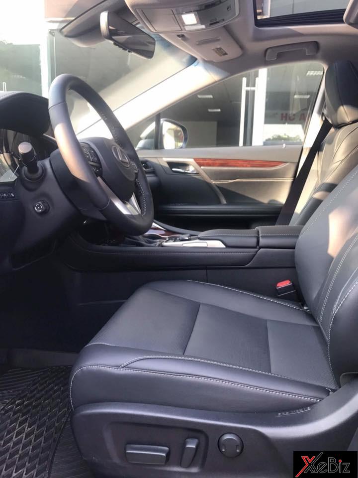 Xe được trang bị&nbsp;hộp số tự động 8 cấp và hệ dẫn động cầu trước hoặc 4 bánh toàn thời gian.&nbsp;