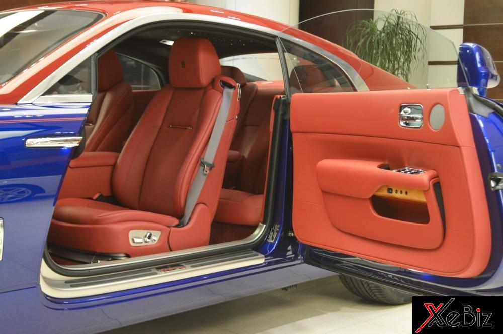 Nội thất chiếc xe siêu sang Rolls-Royce Wraith này bao trùm tông màu đỏ đun Nội thất chiếc xe siêu sang Rolls-Royce Wraith này bao trùm tông màu đỏ đun