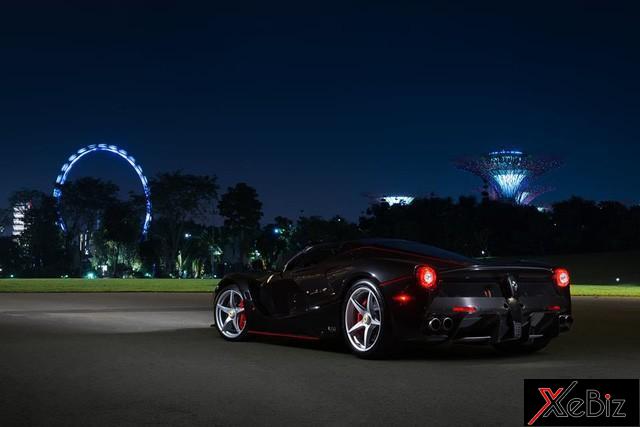 Ferrari LaFerrari Aperta xuất hiện lần đầu tại Triển lãm Paris 2016 Ferrari LaFerrari Aperta là phiên bản giới hạn