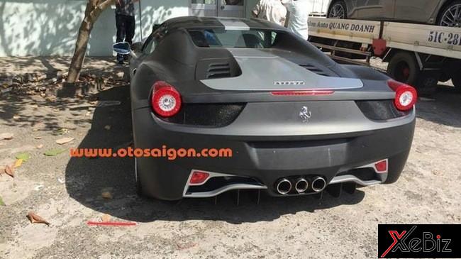 Ferrari 458 Spider với bộ áo xám