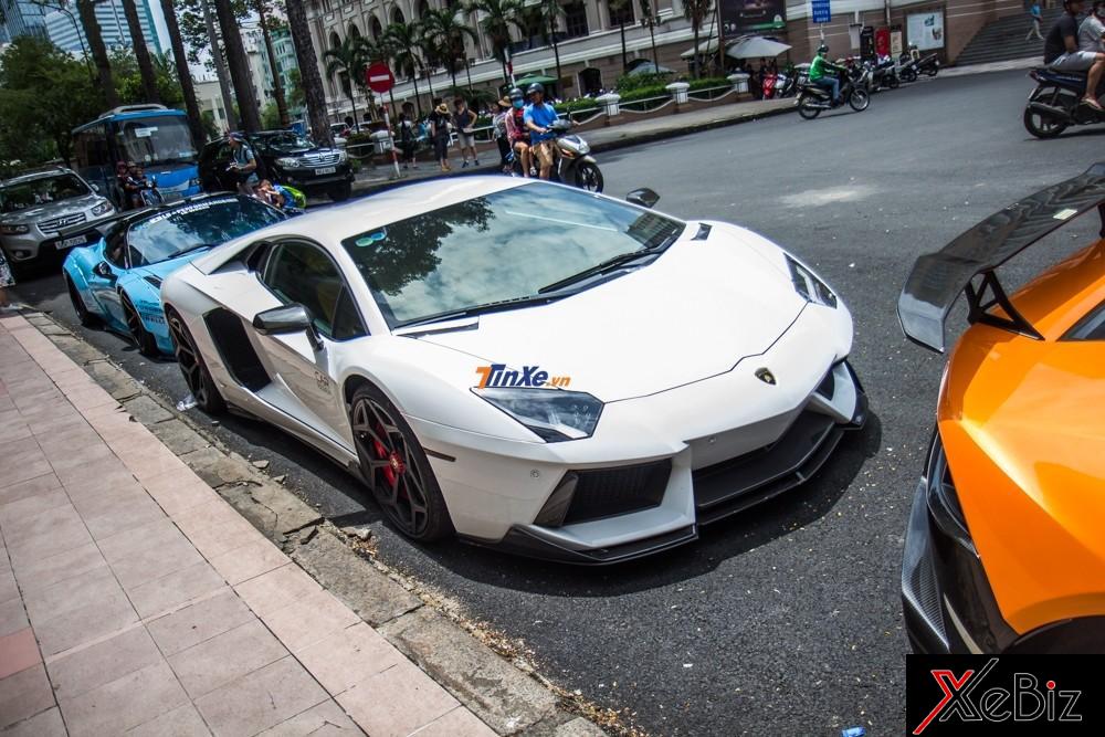 Ngoại thất siêu xe này được chủ nhân độ body kit bằng sợi carbon của hãng Vorsteiner Ngoại thất siêu xe này được chủ nhân độ body kit bằng sợi carbon của hãng Vorsteiner