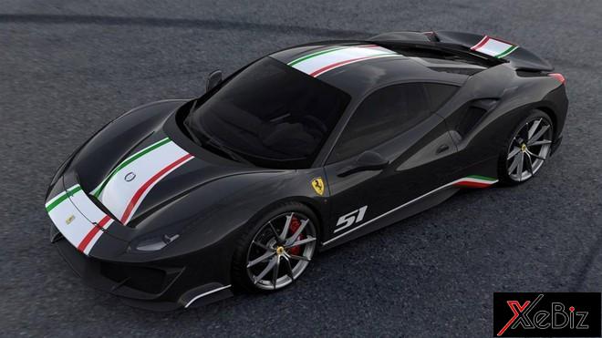  Vòng nguyệt quế WEC trên mui xe, logo nhà vô địch, chỉ số PRO, ống xả sơn đen mờ và cánh gió đuôi bằng sợi carbon cũng là những điểm nhấn ở ngoại hình của Ferrari 488 Pista Piloti.