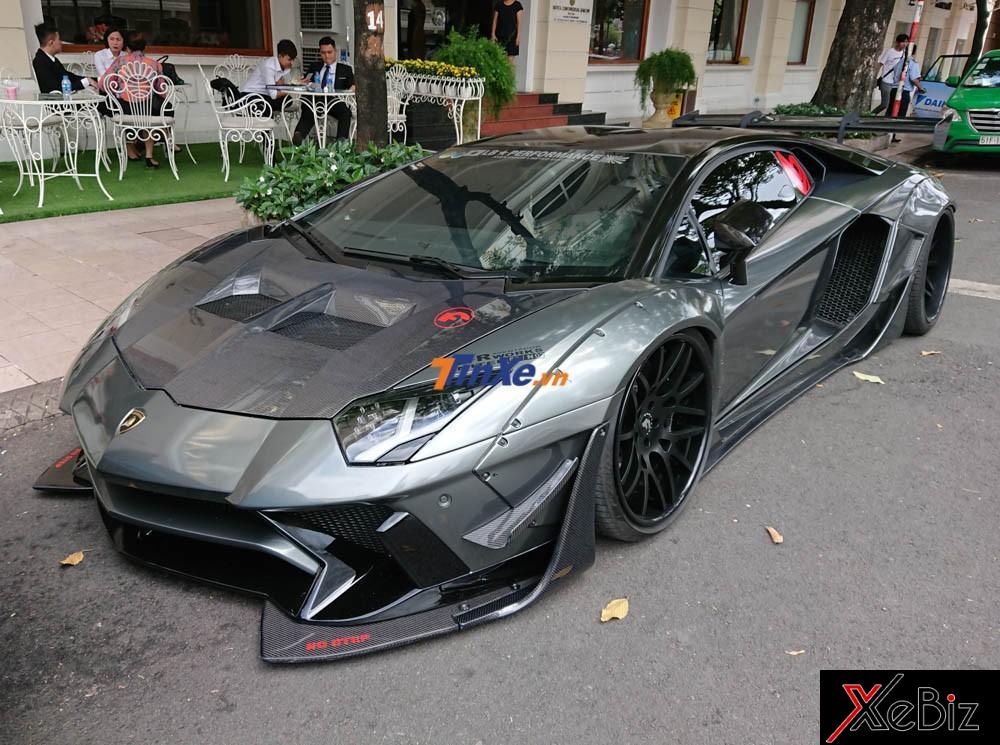 Đây là 1 trong 20 chiếc Lamborghini Aventador LP700-4 trên thế giới mang gói độ body kit bản giới hạn Limited Edition 50 của Liberty Walk
