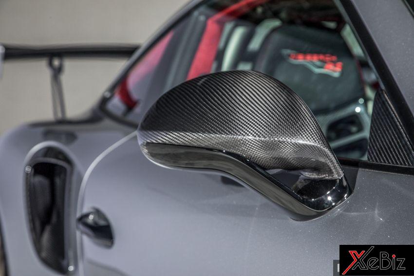Vỏ gương ngoại thất bằng sợi carbon của Porsche 911 GT2 RS 2018