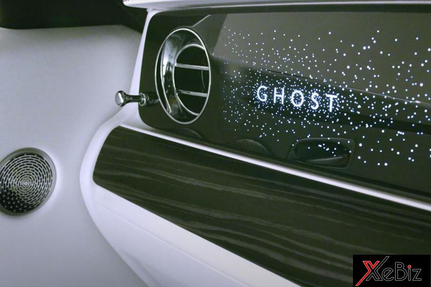 Hãng Rolls-Royce mất 2 năm và 10.000 giờ lao động để tạo ra chi tiết mới này trên Ghost 2021
