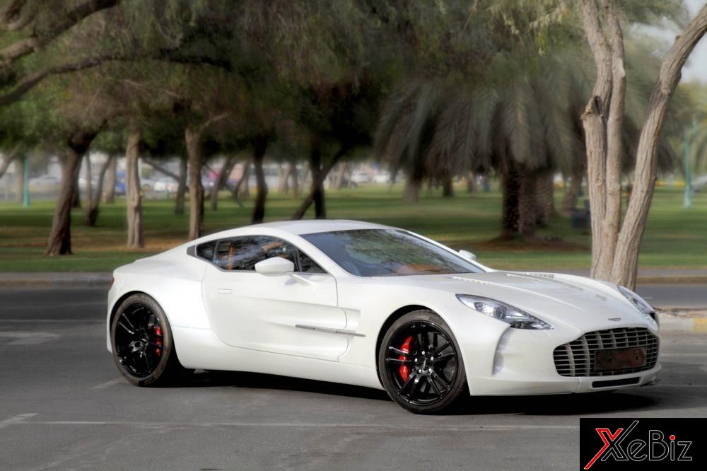 Những chiếc siêu xe triệu đô sẽ làm giới mê xe nghĩ đến những cái tên như bộ ba hybrid Porsche 918 Spyder, McLaren P1 và Ferrari LaFerrari. Koenigsegg Agera, Pagani Huayra hay Bugatti Chiron cũng là những cái tên quen thuộc. Còn với Aston Martin, họ cũng có một đại diện nổi bật không kém chính là One-77.