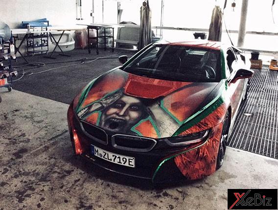 Cận cảnh chiếc BMW i8 sơn đổi màu hình Joker trong "Suicide Squad"