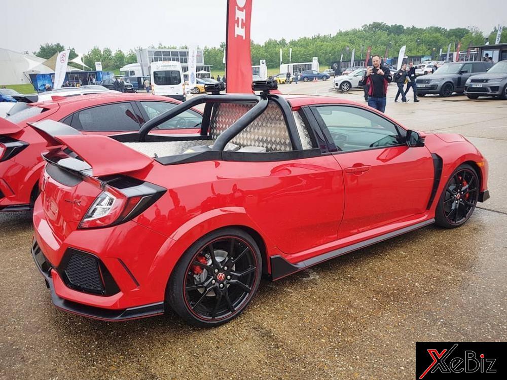 Chiếc xe bán tải Honda Civic Type R được trưng bày trong một sự kiện tại Anh Chiếc xe bán tải Honda Civic Type R được trưng bày trong một sự kiện tại Anh