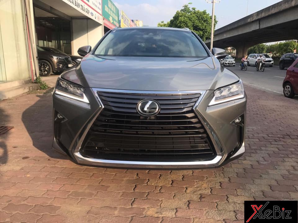 Vào hôm qua, ngày 29/5/2018, chiếc&nbsp;Lexus RX 7 chỗ&nbsp;đầu tiên tại Việt Nam đã&nbsp;được&nbsp;đưa về nước theo diện nhập khẩu không chính hãng.&nbsp;Đây có thể xem là chiếc SUV hạng sang&nbsp;độc&nbsp;đáo và giúp các khách hàng Việt có thể lựa chọn khác.