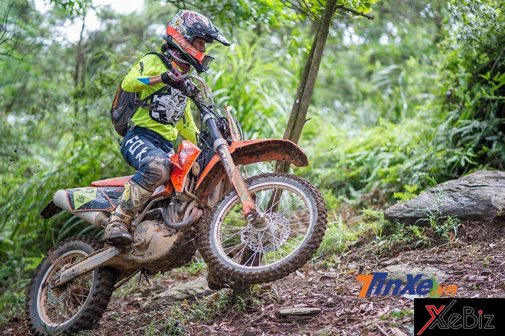 Cào cào Enduro là một bộ môn thể thao mạo hiểm kén người chơi.