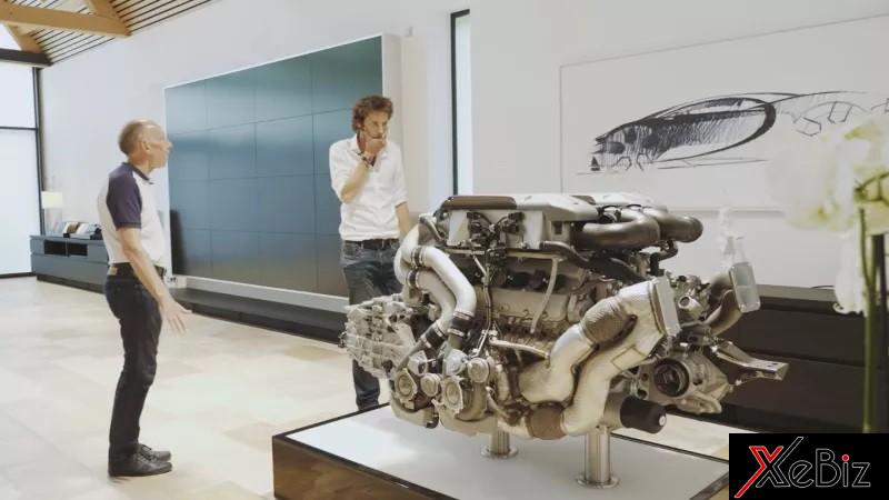 Động cơ của Chiron được trưng bày trong nhà máy Bugatti ở Pháp