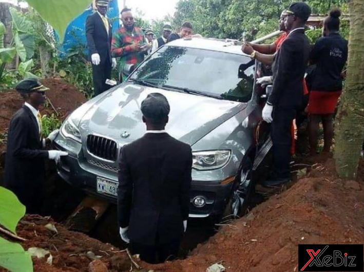 Đại gia dùng SUV hạng sang BMW X6 "đập hộp" làm quan tài chôn bố