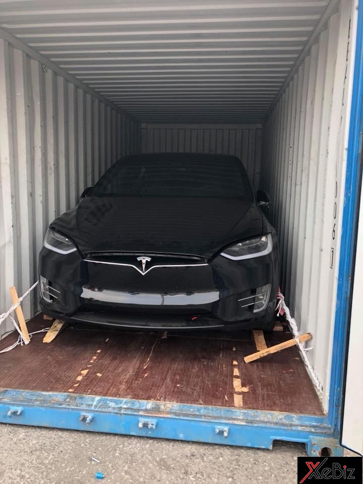 Chồng siêu mẫu Ngọc Thạch tậu SUV điện Tesla Model X P100D