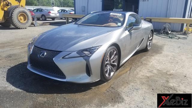 Chiếc Lexus LC500 này là một nạn nhân của mưa đá