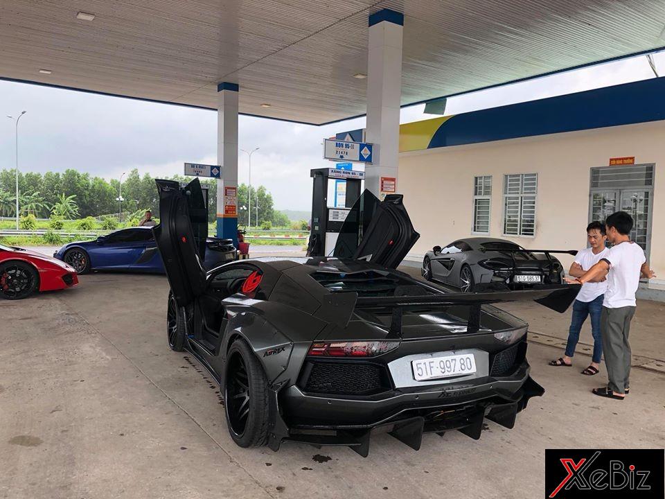 Cường Đô-la cùng những người bạn tụ tập siêu xe khủng cuối tuần Cường Đô-la cùng những người bạn tụ tập siêu xe khủng cuối tuần