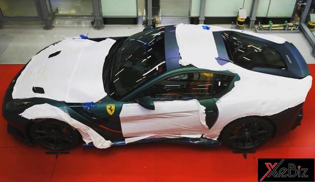 Đại gia Greg tậu thêm chiếc Ferrari F12tdf sơn xanh Ferrari F12tdf màu xanh