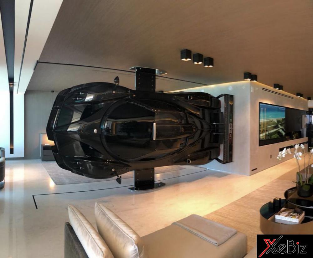 Đại gia treo Pagani Zonda Revolucion trong phòng khách của mình