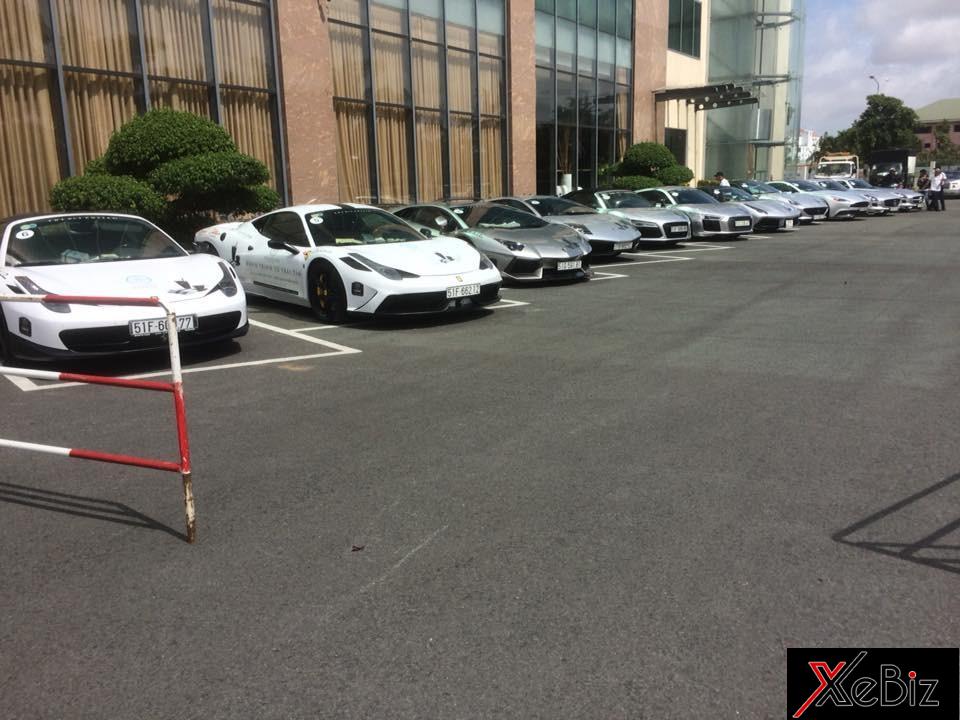 Dàn siêu xe hàng chục triệu đô của ông Đặng Lê Nguyên Vũ trước cửa khách sạn Mường Thanh, Cần Thơ