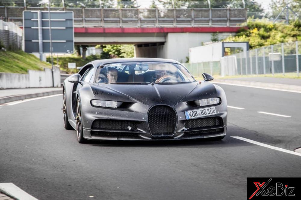 Bugatti Divo xuất hiện tại đường đua Nurburgring với đèn pha được dán băng keo nguỵ trang