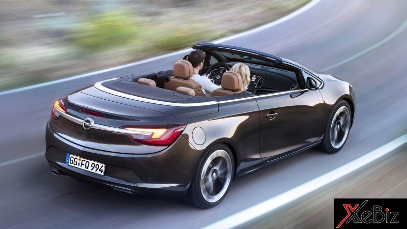 Xe mui trần Cascada