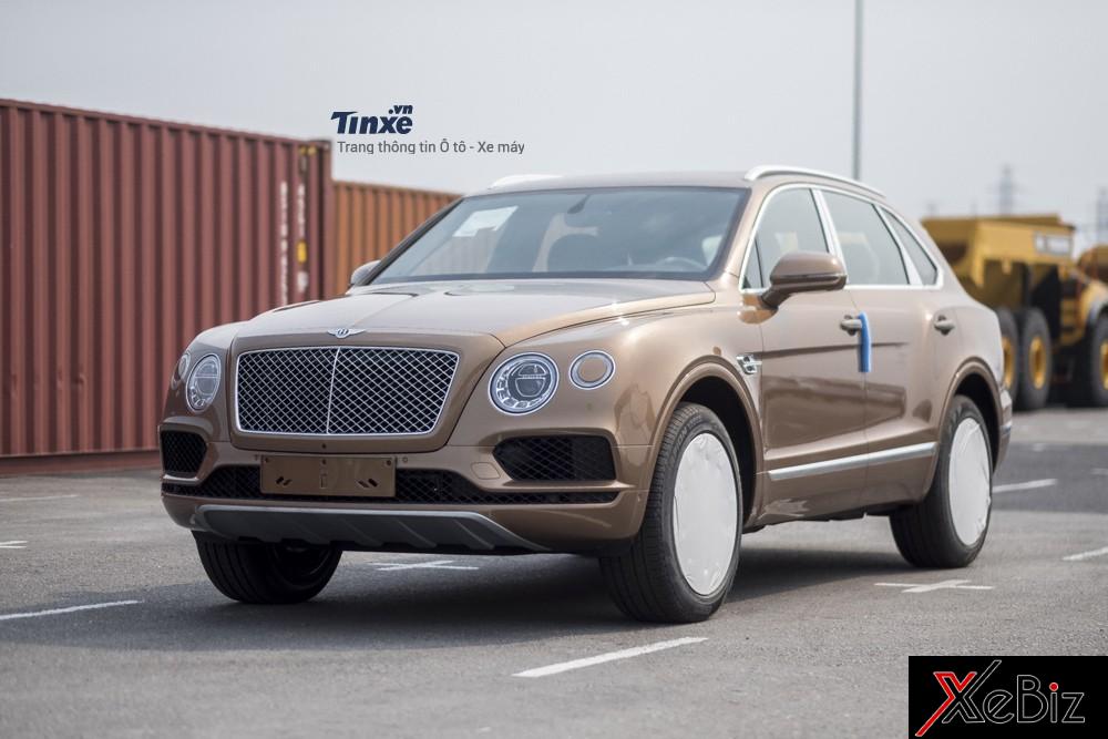 Cận cảnh Bentley Bentayga Onyx Edition 7 chỗ ngồi mới về Việt Nam