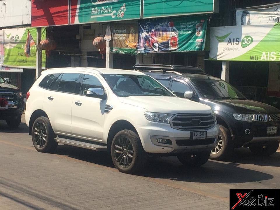 Ford Everest 2018 xuất hiện trần trụi trên đường phố dù chưa ra mắt