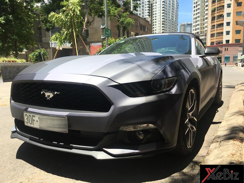 Ford Mustang mui trần tại Hà Nội khoác áo theo phong cách nhà binh Ford Mustang mui trần tại Hà Nội khoác áo theo phong cách nhà binh