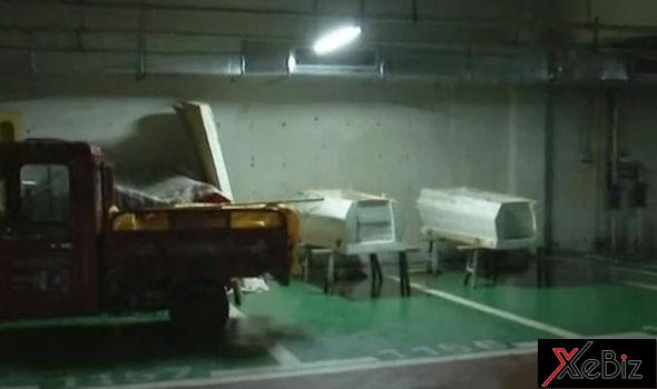 Những cỗ quan tài nằm trong hầm đỗ xe