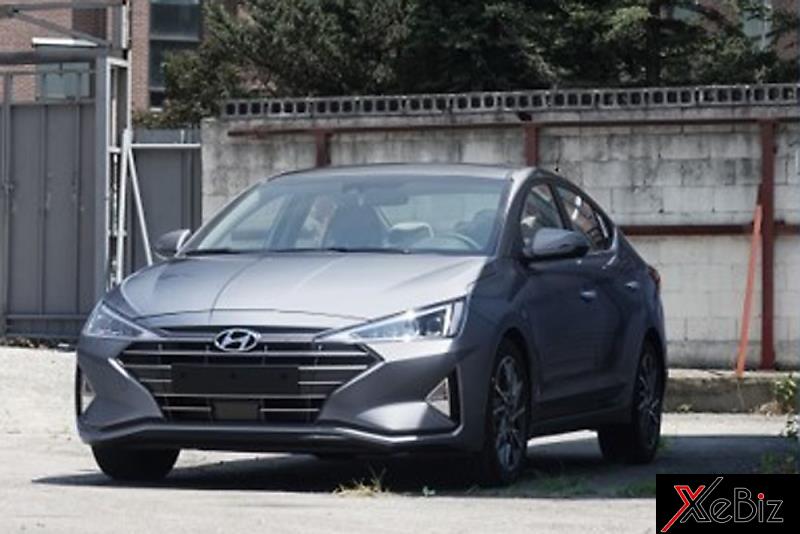 Hyundai Elantra 2019 tiếp tục lộ diện trần trụi với thiết kế "lột xác"