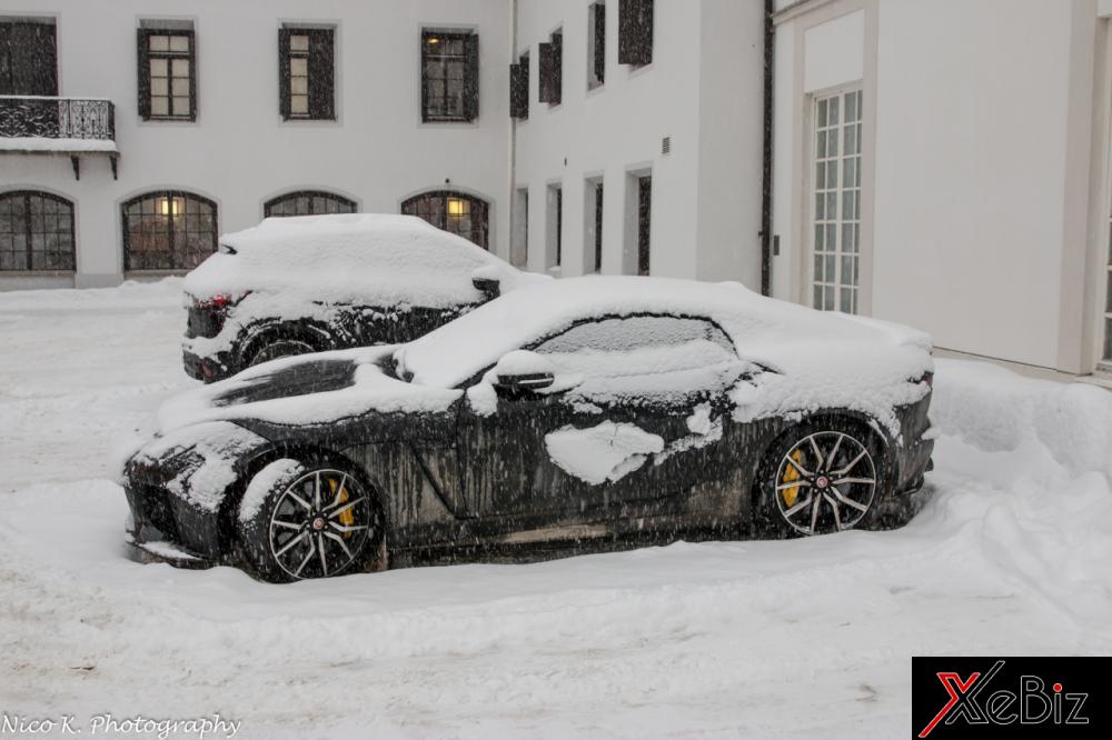 Jaguar F-Type SVR Coupe bị bắt gặp trong tình cảnh "đóng băng"
