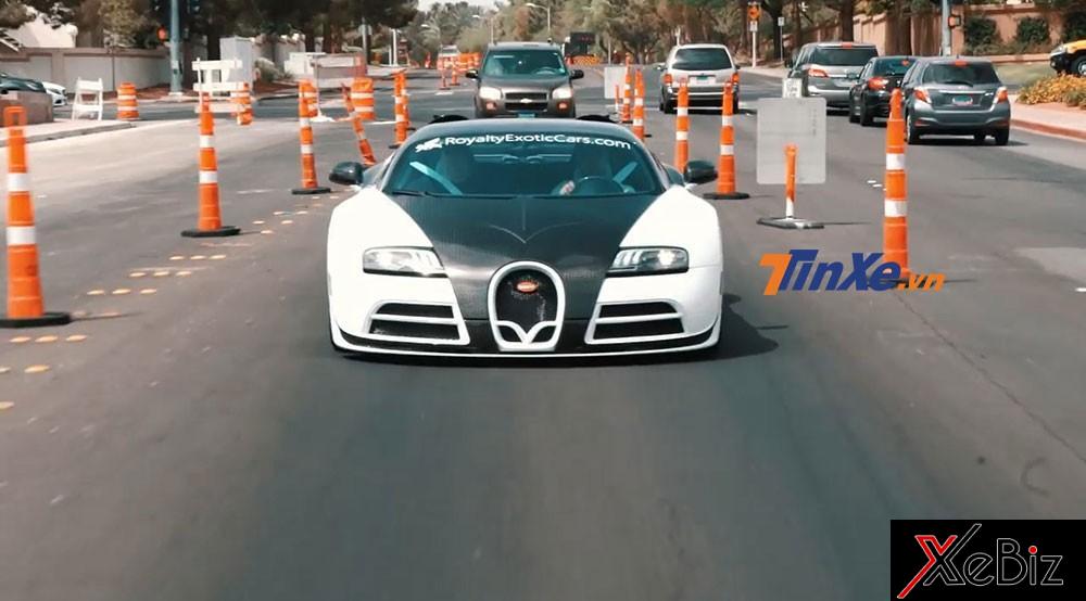 Chiếc siêu xe Bugatti Veyron của ông Crosta Chiếc siêu xe Bugatti Veyron của ông Crosta