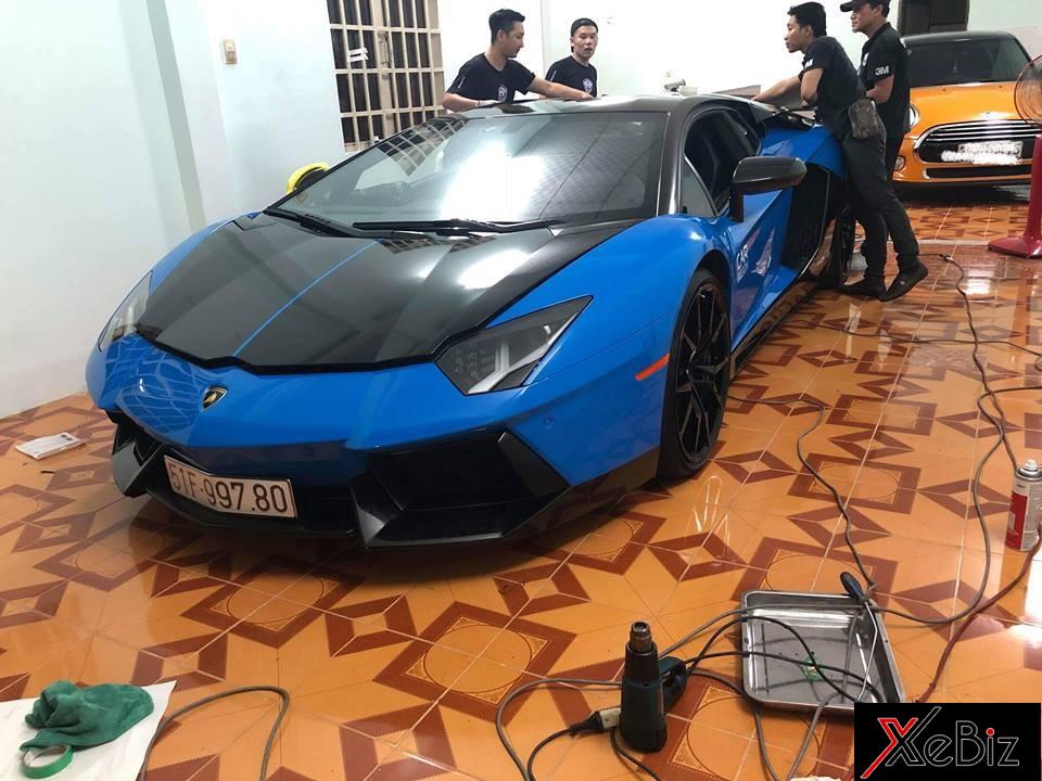 Lamborghini Aventador LP700-4 màu xanh Lemans được chủ nhân cho làm đẹp