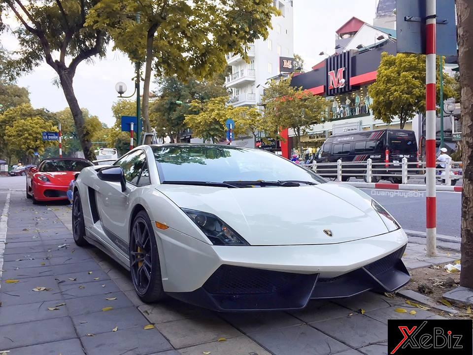Lamborghini Gallardo LP570-4 Superleggera&nbsp;bị bắt gặp trên&nbsp;đường phố Hà Nội với ngoại thất trắng ngọc trai