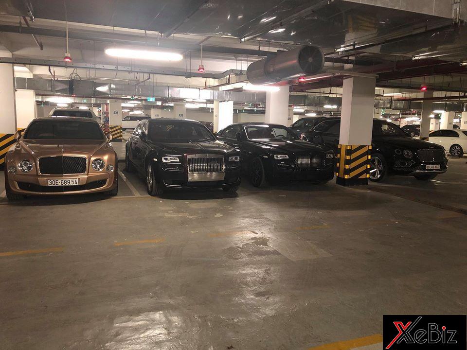 Từ trái qua, Bentley Mulsanne Speed màu vàng đồng độc nhất Việt Nam, Rolls-Royce Ghost Series II, Rolls-Royce Wraith Black Badge và cuối cùng là SUV siêu sang Bentley Bentayga. Từ trái qua, Bentley Mulsanne Speed màu vàng đồng độc nhất Việt Nam, Rolls-Royce Ghost Series II, Rolls-Royce Wraith Black Badge và cuối cùng là SUV siêu sang Bentley Bentayga.