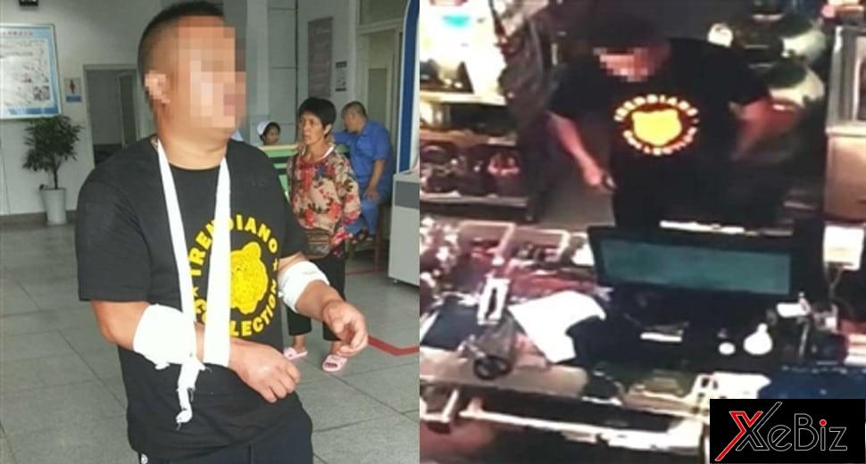 Anh Đường với hai cánh tay băng bó ở trông bệnh viện