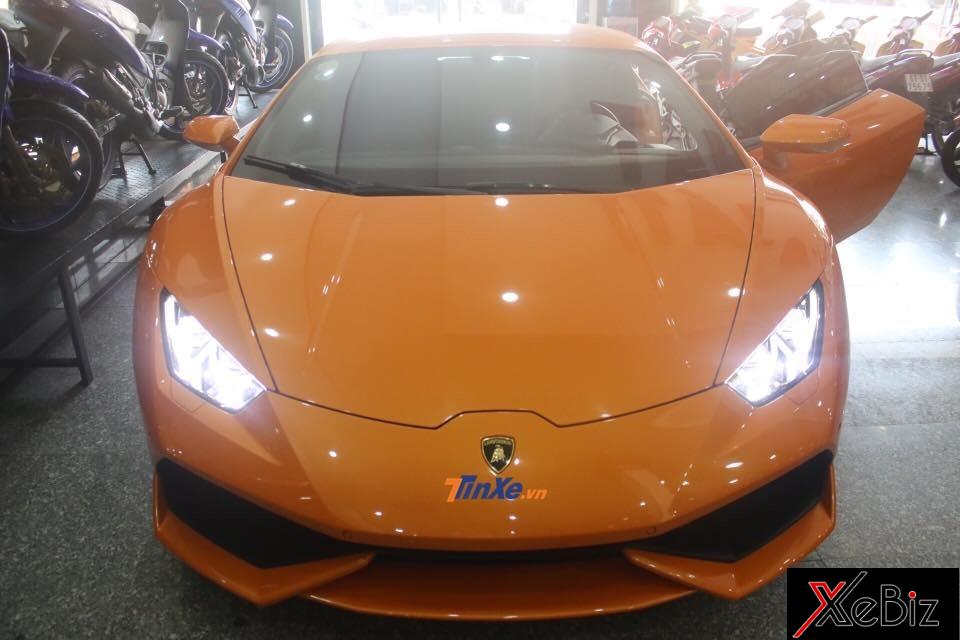 Siêu xe Lamborghini Huracan LP610-4 màu cam mới được bàn giao cho chủ nhân mới tại Bình Dương