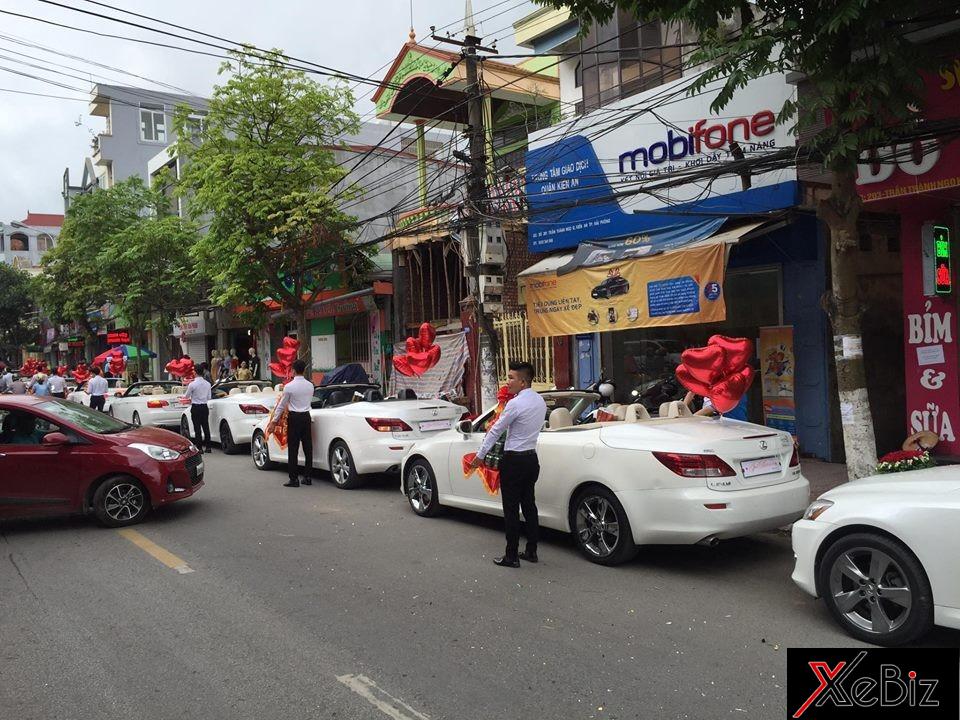 dàn xe đưa dâu đều là những chiếc xe mui trần. dàn xe đưa dâu đều là những chiếc xe mui trần.