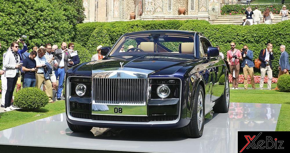 Xem tài xế của ông Đặng Lê Nguyên Vũ đỗ RollsRoyce dài gần 6 mét vào chỗ  hẹp