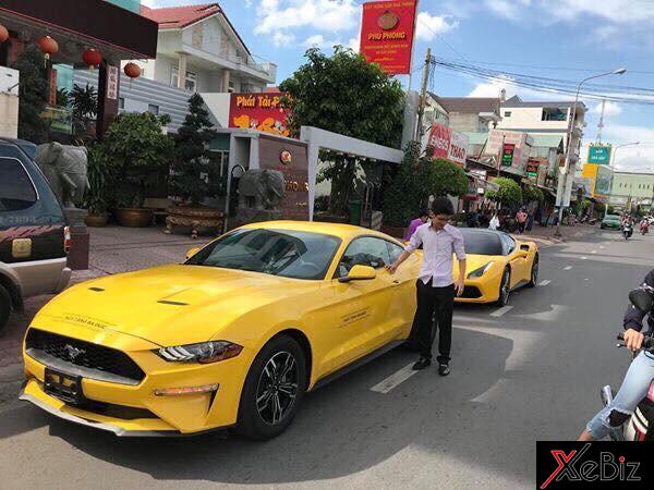 Sau khi tậu siêu xe Ferrari 488 GTB, doanh nhân Bình Dương mua Ford Mustang 2018 tặng cho bố