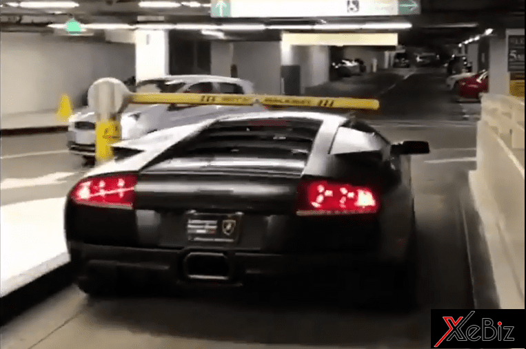Những thanh chắn barrier tự động không làm khó được siêu xe Lamborghini Murcielago