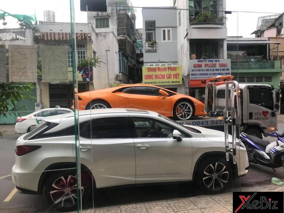 Ông chủ cửa hàng kinh doanh xe 2 thì ở Dĩ An, Bình Dương lái Lexus RX350 đi mua siêu xe