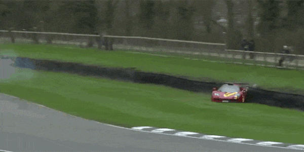 Nick Mason gây ra vụ tai nạn với siêu xe Mclaren F1 GTR tại sự kiện Goodwood Festival of Speed ​​2017