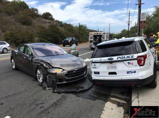 Hình ảnh vụ tai nạn xe Tesla Model S đâm vào xe cảnh sát ở Laguna Beach
