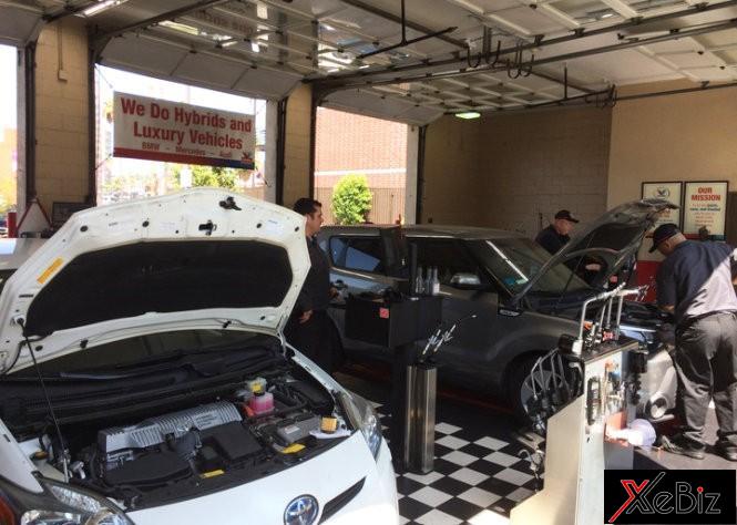 Thợ sửa xe truyền thống và tương lai xe điện 