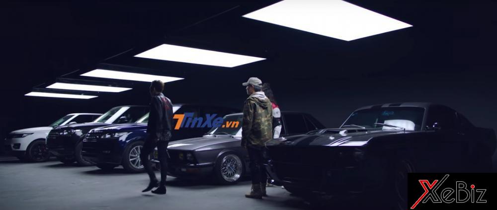 Từ trái qua, Range Rover Sport, cặp&nbsp;đôi Range Rover&nbsp;Autobiography màu&nbsp;đen và xanh. Tiếp&nbsp;đến là 1 chiếc BMW cổ và&nbsp;Ford Mustang đời 1967 được&nbsp;độ lên bản&nbsp;Eleanor